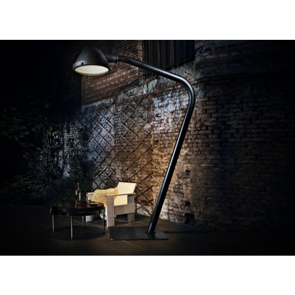 The Outsider Floorlamp 