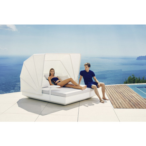 Vela square daybed 