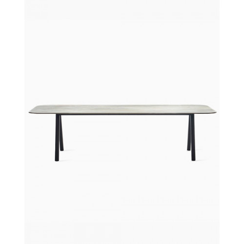 Kodo dining table 